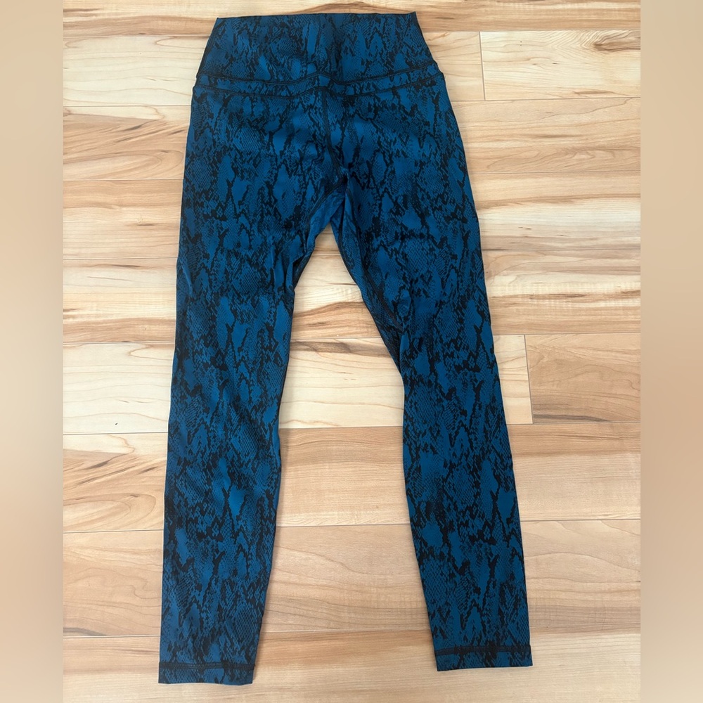 Source Unknown Teal and Black Patterned Leggings